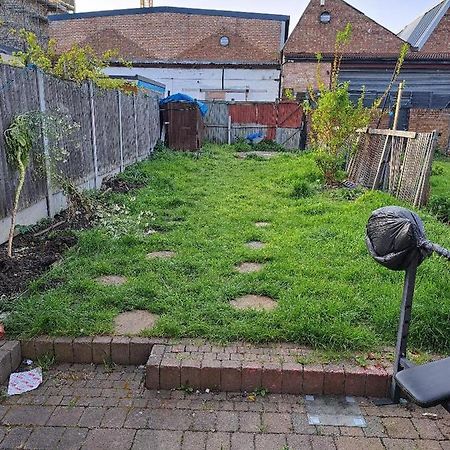 Single Bedroom Near London Seven Kings Train Station Ilford Exterior foto